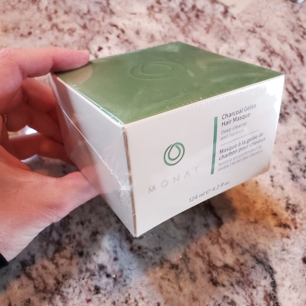 New Monat Charcoal Gelee Mask